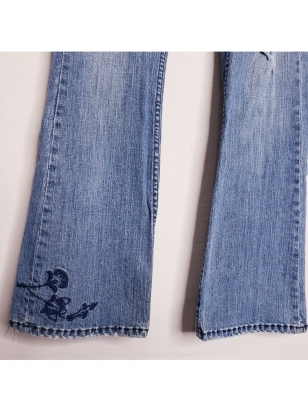 American Eagle Y2K Embroidered Distressed Skinny Flare Leg Jeans Women's Size 6 - Picture 4 of 13